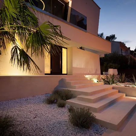 Chic 4 Bedrooms Istrian Star Close To Centre Private Heated Pool Villa Rovinj