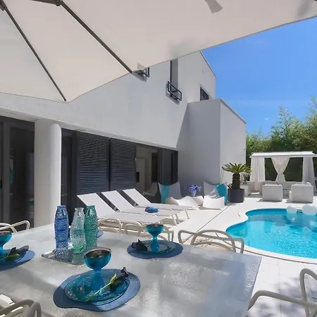 Chic 4 Bedrooms Istrian Star Close To Centre Private Heated Pool * Rovinj