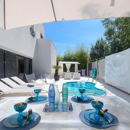 Chic 4 Bedrooms Istrian Star Close To Centre Private Heated Pool Villa Rovinj