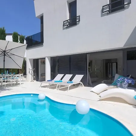 Villa Chic 4 Bedrooms Istrian Star Close To Centre Private Heated Pool Rovinj