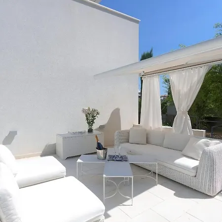 Chic 4 Bedrooms Istrian Star Close To Centre Private Heated Pool Villa Rovinj