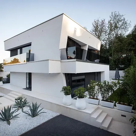 Chic 4 Bedrooms Istrian Star Close To Centre Private Heated Pool Rovinj