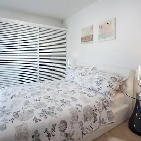 Chic 4 Bedrooms Istrian Star Close To Centre Private Heated Pool Willa Rovinj