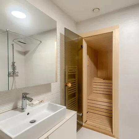 Chic 4 Bedrooms Istrian Star Close To Centre Private Heated Pool Willa Rovinj