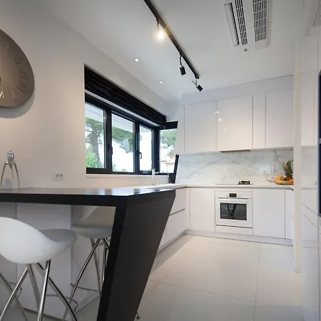 Chic 4 Bedrooms Istrian Star Close To Centre Private Heated Pool Willa Rovinj