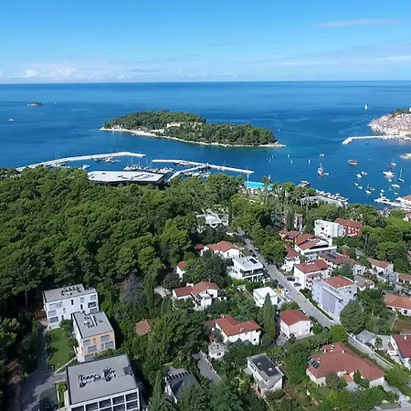 Chic 4 Bedrooms Istrian Star Close To Centre Rovinj