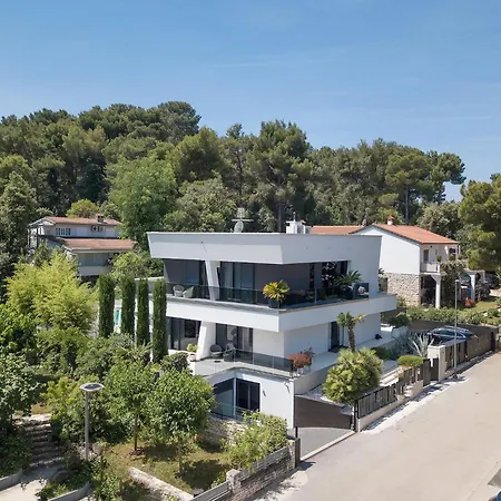 Chic 4 Bedrooms Istrian Star Close To Centre Villa *